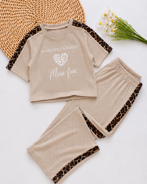Producto - CONJUNTO LOVE PRINT BEIGE (REMERA + PALAZO)