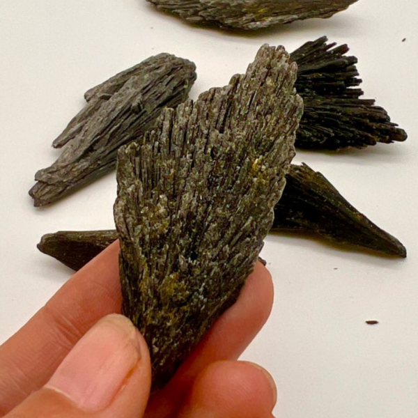 Producto - Cianita negra - 50gr