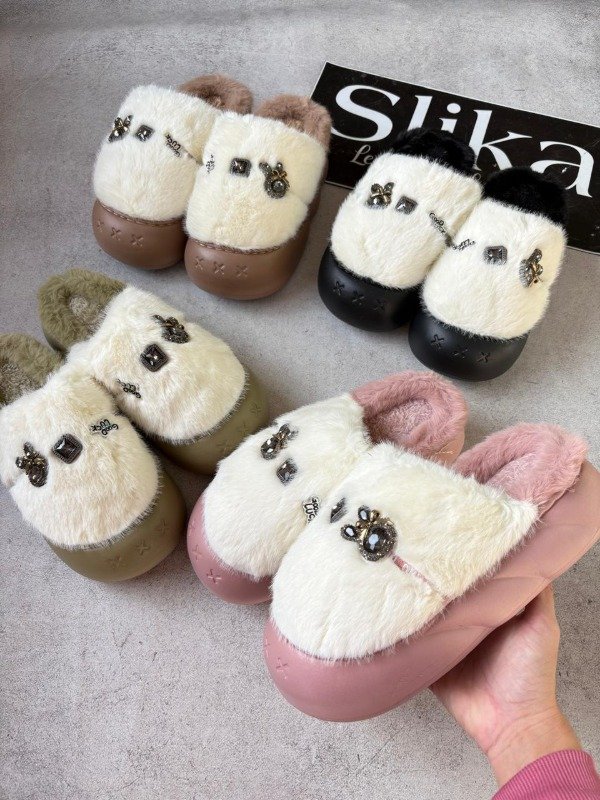 Pantuflas termicas con apliques de piedritas brillantes peluditas — imagen 4