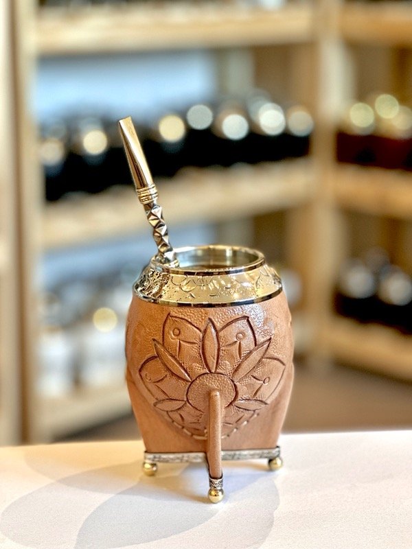 Producto - Torpedo alpaca cincelado - base de alpaca y bronce - cuero repujado - CRUDO