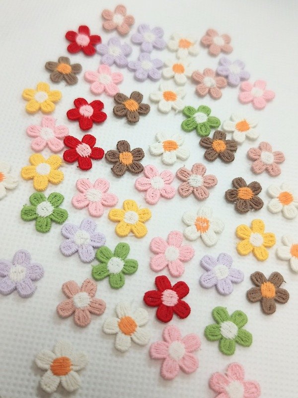 Producto - Apliques florcitas bordadas - 2