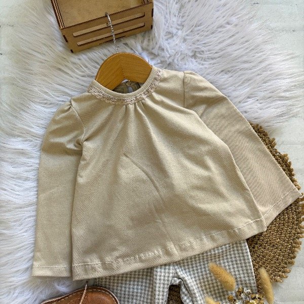 Producto - Camiseta Mailen en color BEIGE talles 2 al 6