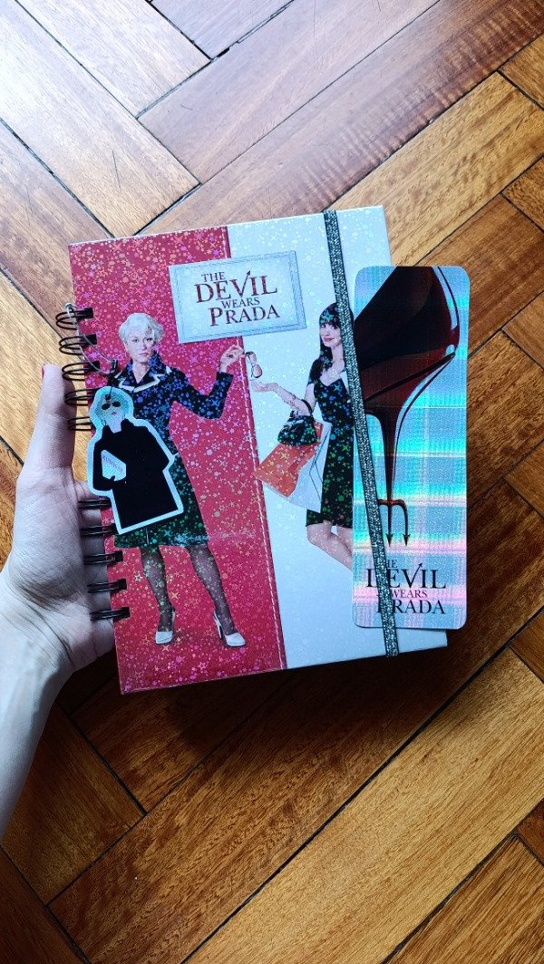 Producto - Agenda o cuaderno Holográfico temática Diablo viste a la moda