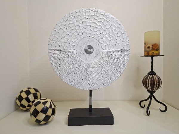 Producto - Diámetro 36 cm Alto 50 cm Ancho 36 cm Profundidad 10 cm Doble Faz B-508