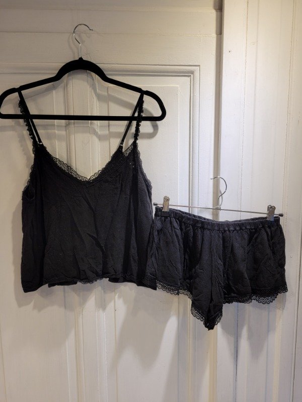 Producto - Pijama TODO SOBRE MI negro calado Talle 2 - PRECIO: 24X