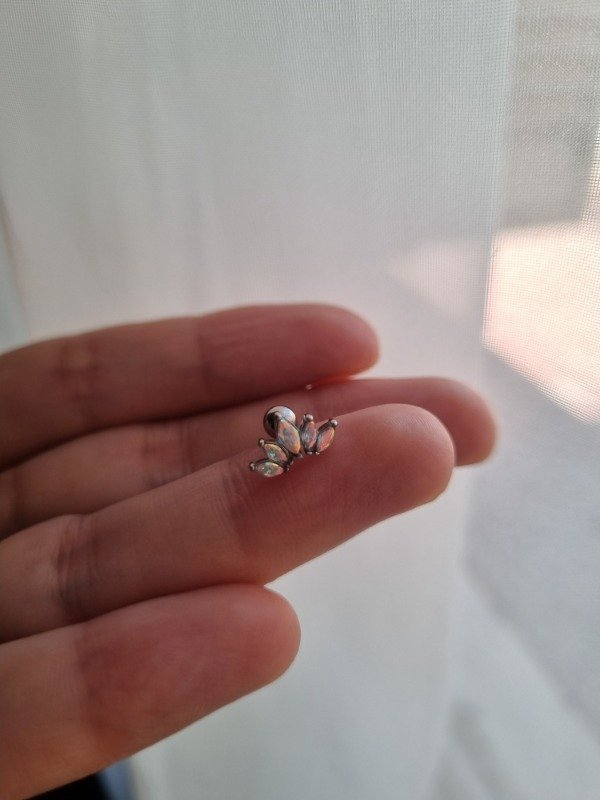 Producto - Piercing 5 strass tornasol helix