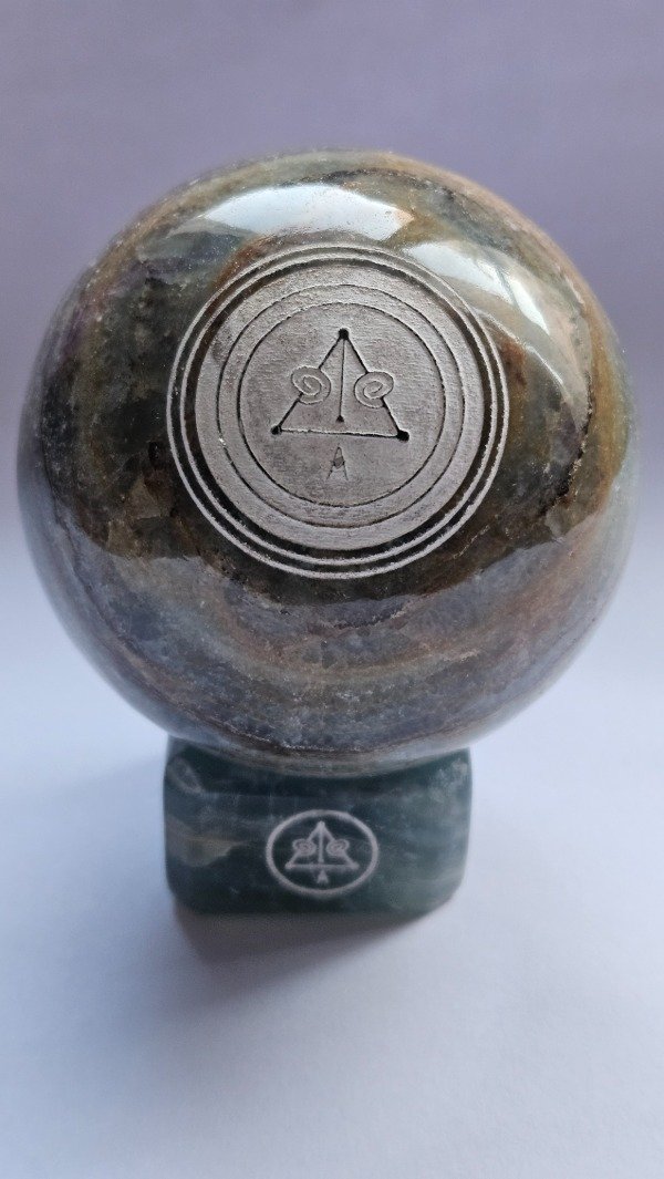 Producto - Esfera de 8cm de Diámetro con Logo  y base Amisram