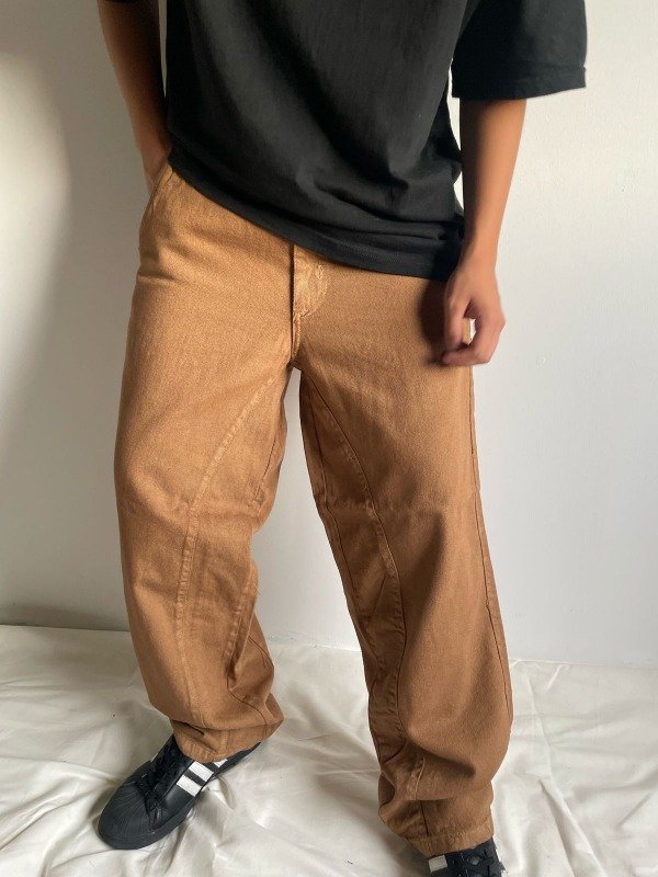 Producto - Baggy con recorte marron