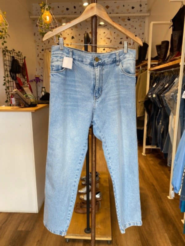 Producto - Jean mom fit talle 40 H reina