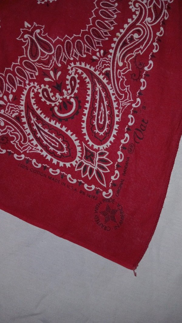 Producto - 70s cotton made in USA RN14193 red Paisley Rockabilly Bandana handkerchief. - 1