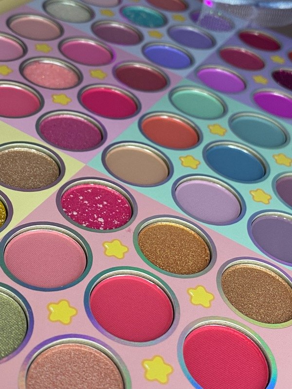Producto - Paleta de sombras capibara 54 colores