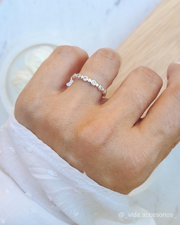 Producto - Anillo plateado con strass