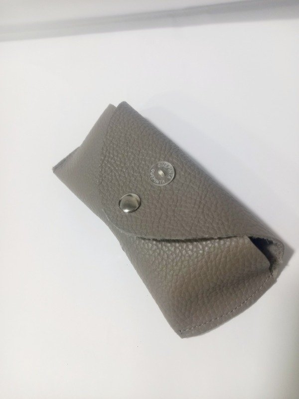 Producto - Estuche de lentes solapa Grey