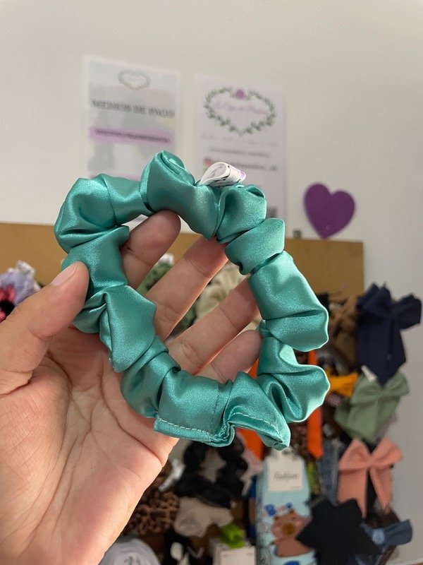 Producto - Scrunchie mini verde claro satén