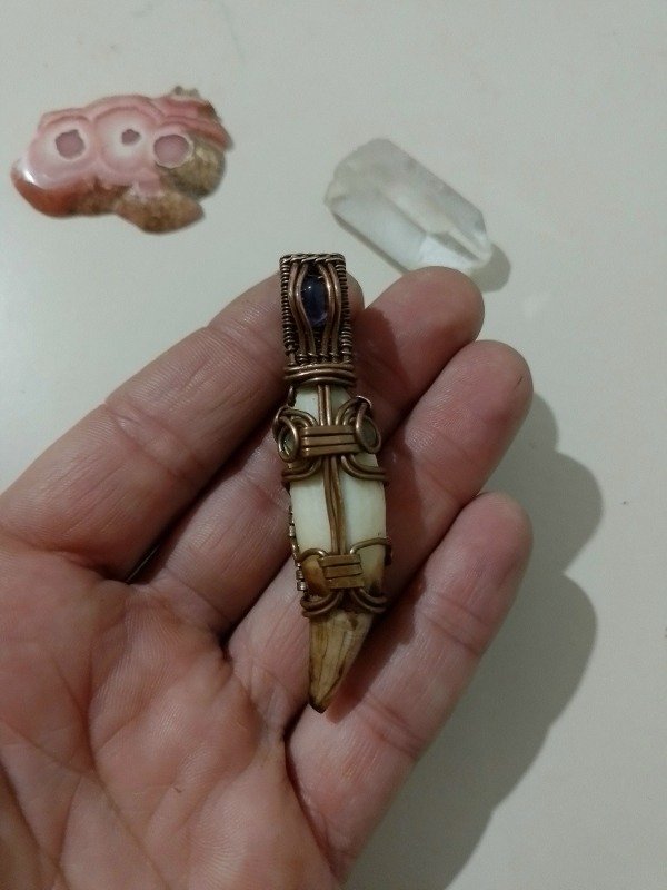 Producto - Amuleto Diente de Lobo Marino, labradoritas y Amatista