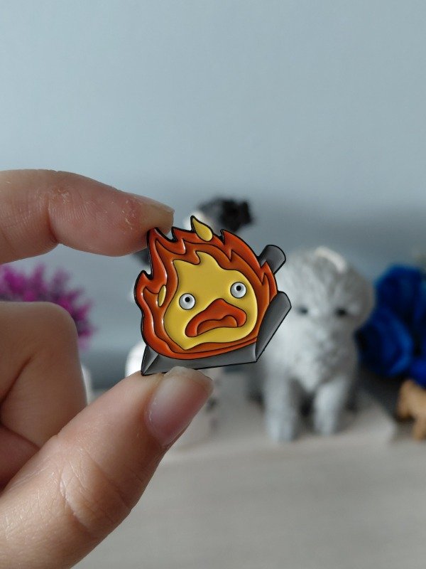 Producto - Pin metalizado - Calcifer de El castillo ambulante #2083