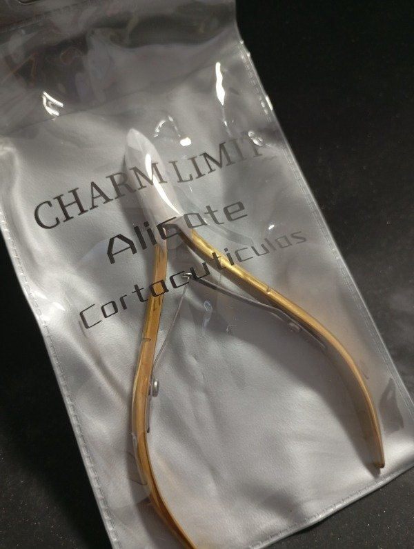 Producto - Alicate Charm Dorado
