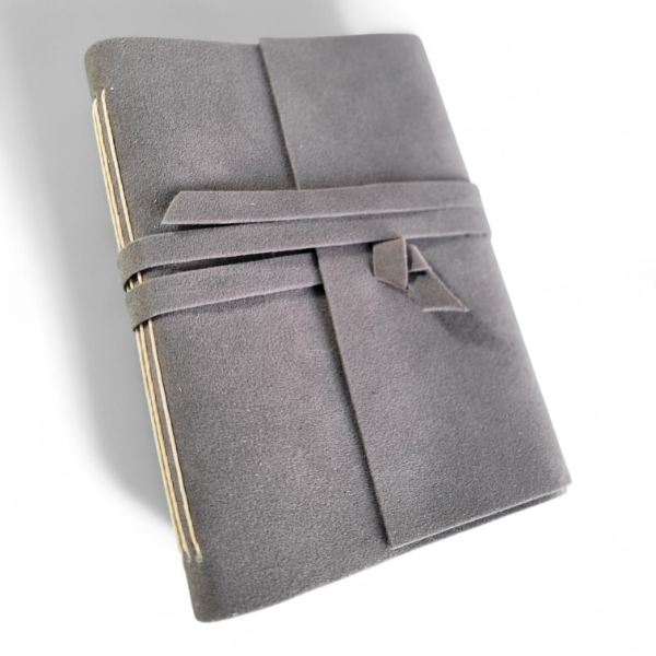Producto - Bitácora A6 (11x15) de Gamuza Ecocuero Gris
