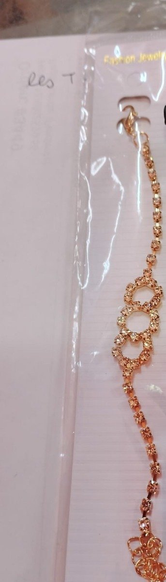 Producto - Pulsera dorada stras