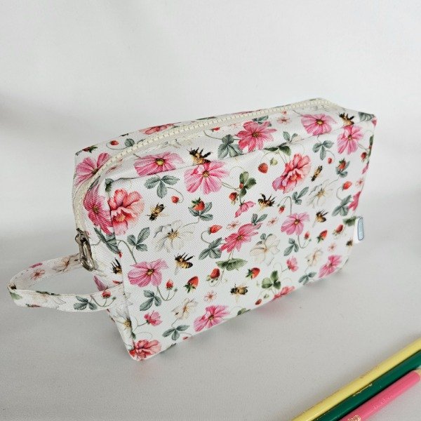 Producto - Estuche Fini, flores blanca.