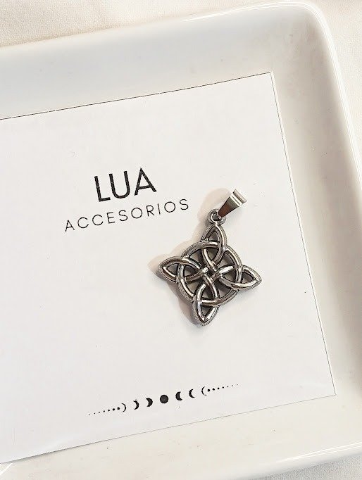 Producto - Dije nudo de bruja macizo - Acero quirúrgico