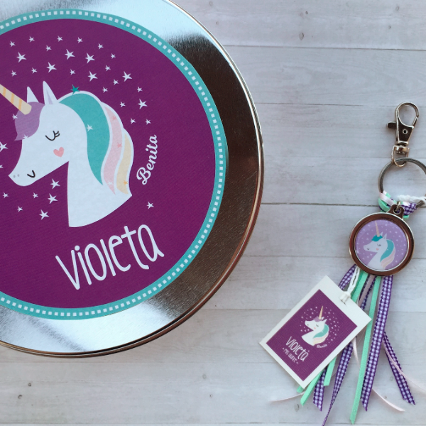 Producto - Set Lata Central + Souvenir Llavero Gamuza Personalizado - Cumpleaños