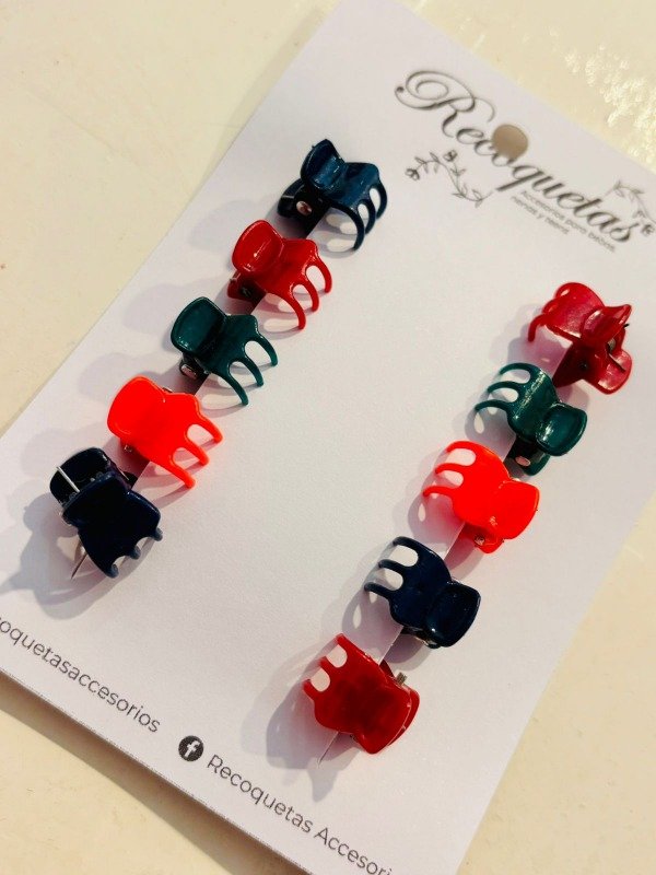 Producto - Pack mini broches colegial