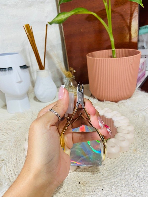 Producto - Cortacuticulas Naez Dorado