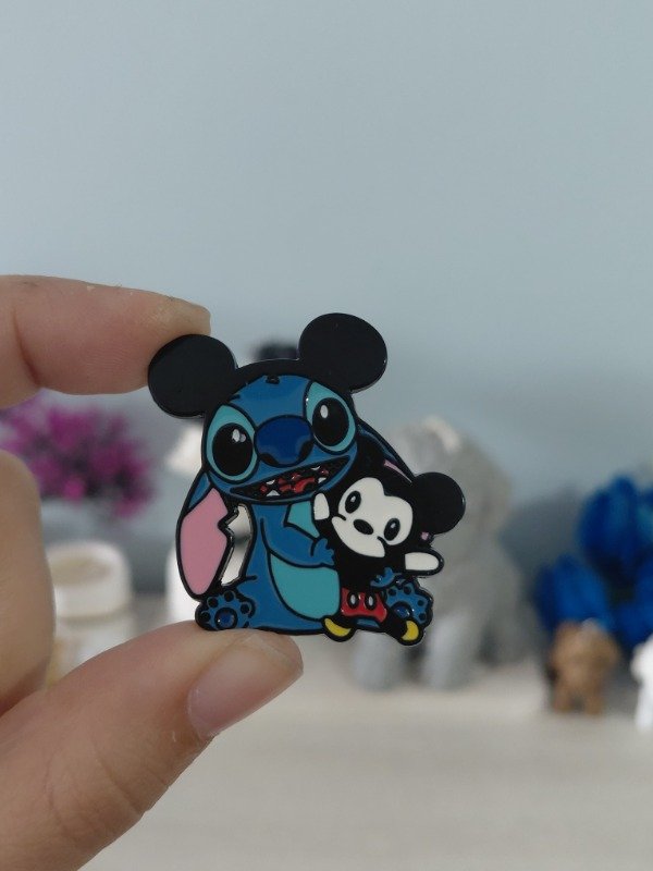 Producto - Pin metalizado - Stitch con Mickey #1879