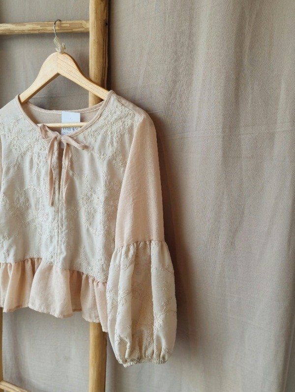 Producto - Blusa de lino bordada - AW287