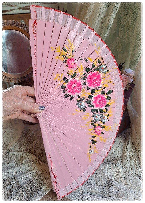Producto - Abanico de madera pintado a mano Rosa