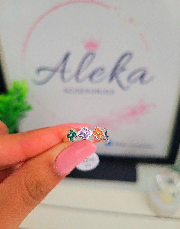 Producto - Anillo flores con cubic multicolor de acero blanco
