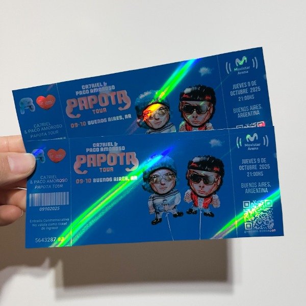 Producto - Entradas de recuerdo 14x6 HOLOGRAFICAS - CA7RIEL Y PACO Papota Tour (Diseño 2)