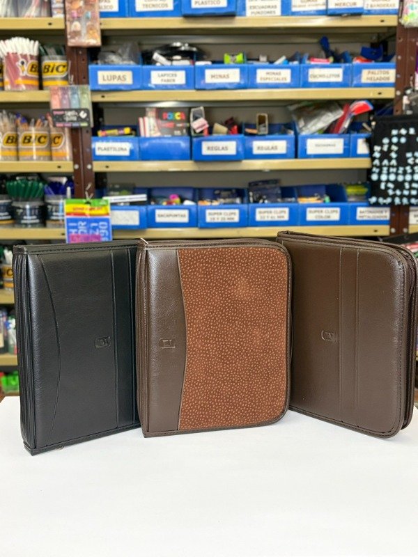 Producto - Agenda Diaria Rep. Cambiable R8 c/cierre - "Ind. Sudamericanas" - 0