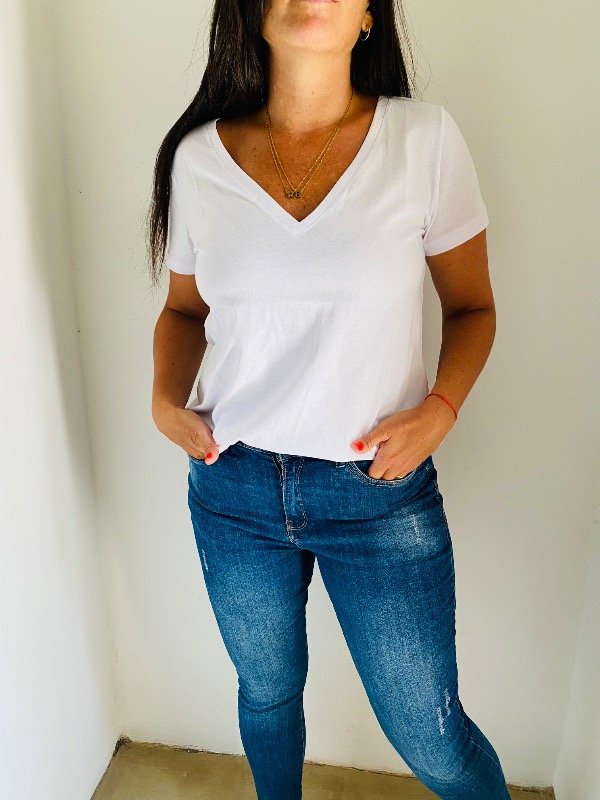 Producto - Remera MARÍA escote V manga corta