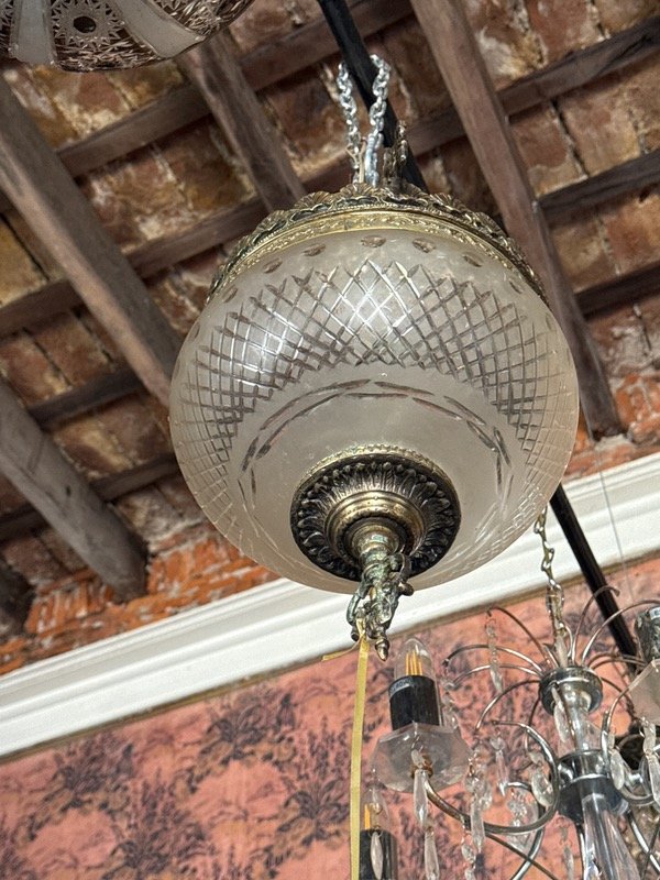 Producto - Lámpara de bronce con tulipas de opalina de dos luces