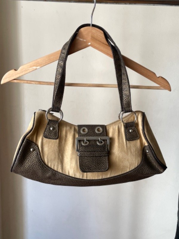 Producto - Cartera beige con hebilla