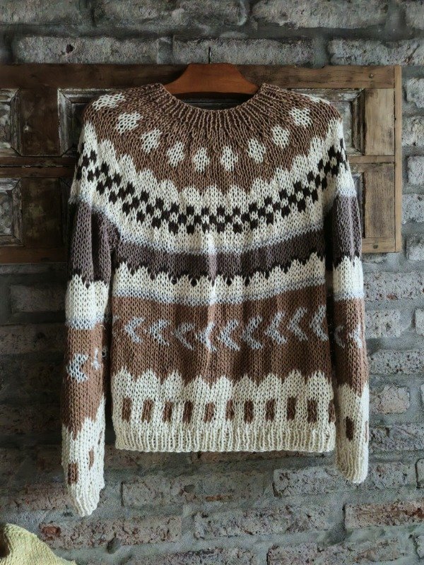 Producto - Sweater  a guardas de hilo de algodón.