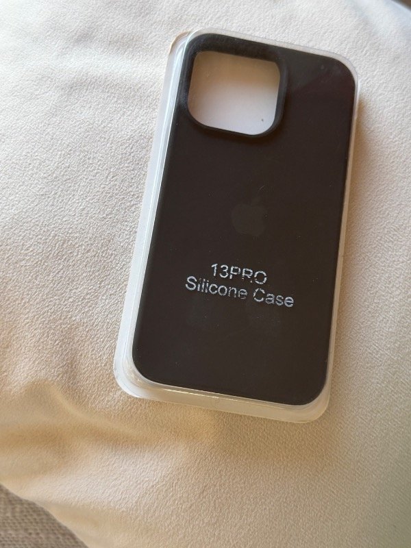 Producto - Silicone case Negra iPhone 13 pro