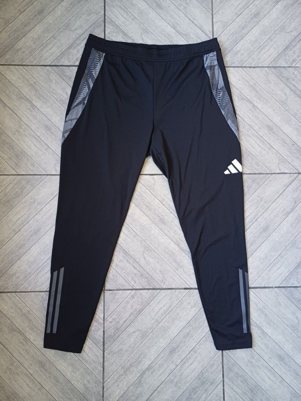 Producto - Pantalón negro Adidas
