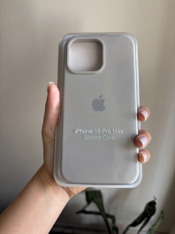 Producto - Silicone Case Gris Humo Iphone 15 Pro Max