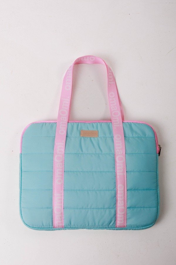 Producto - Porta notebook puffer DORIS POP celeste con rosa