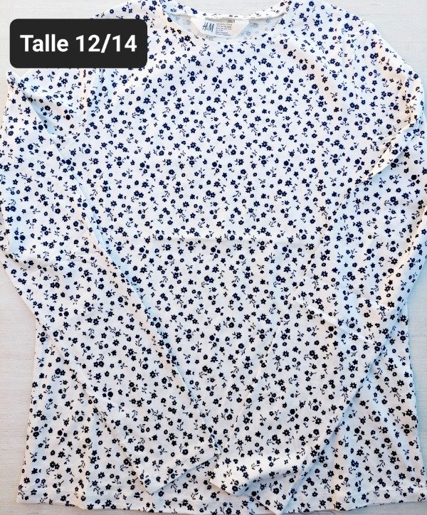 Remera manga larga HyM talle 12/14 flores
