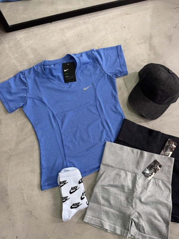 Producto - REMERA NIKE DRI-FIT DAMA - 3