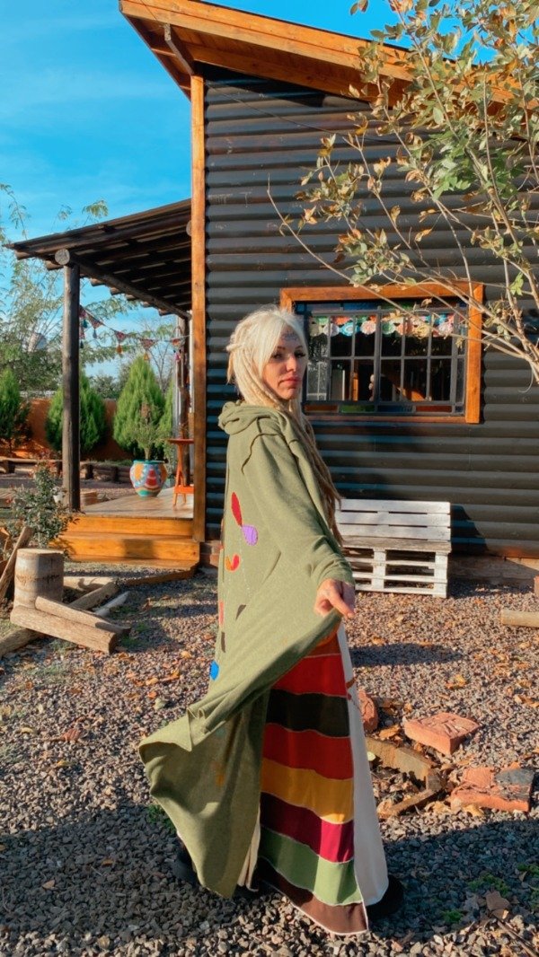 Producto - SACO LARGO CAPUCHA SIMPLE  BORDADO
