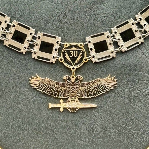 Producto - Collarín metálico Grado 30 / Caballero Kadosh (con joya pectoral) - 1