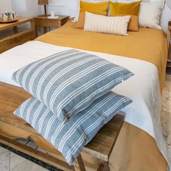 Producto - ALMOHADON TUSOR RAYADO GRIS