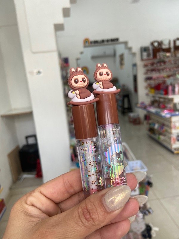 Producto - GLOSS HUXIABEAUTY LABUBU