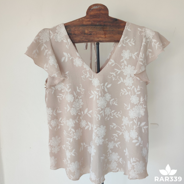 Producto - BLUSA FLORES TEXTURADAS BEIGE