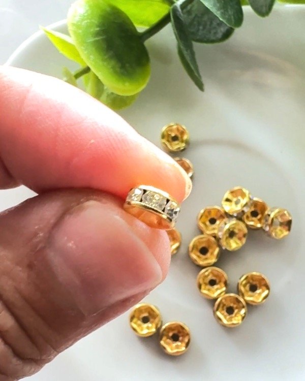 Producto - DONA STRASS DORADA 6MM (10U)